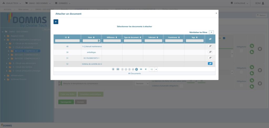 Lorsqu'un fichier est attaché à une tâche, l'icône verte en forme de document devient bleue.