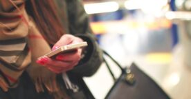 53% des mobinautes utilisent leur smartphone en magasin (étude FEVAD/Médiamétrie)