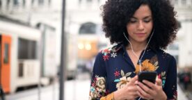 Le marché publicitaire du podcast reste timide, malgré une forte hausse