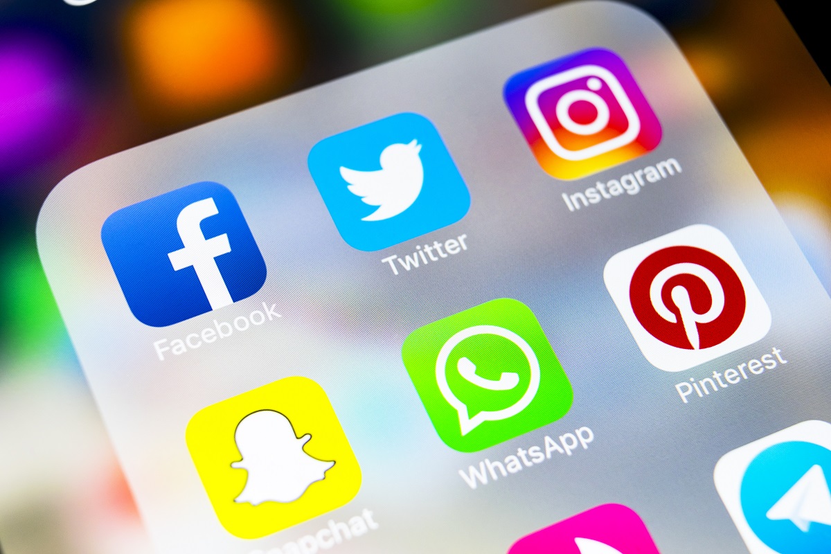 formation-social-media