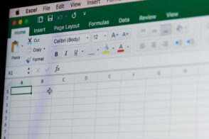 Comment figer une ligne sur Excel : les techniques à connaître