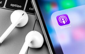 Apple : les 10 podcasts préférés des Français en 2023