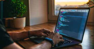 Développeur front-end : les conseils de Laurent pour réussir sa reconversion professionnelle