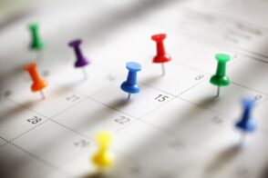 Comment créer un calendrier éditorial : étapes, outils et exemples