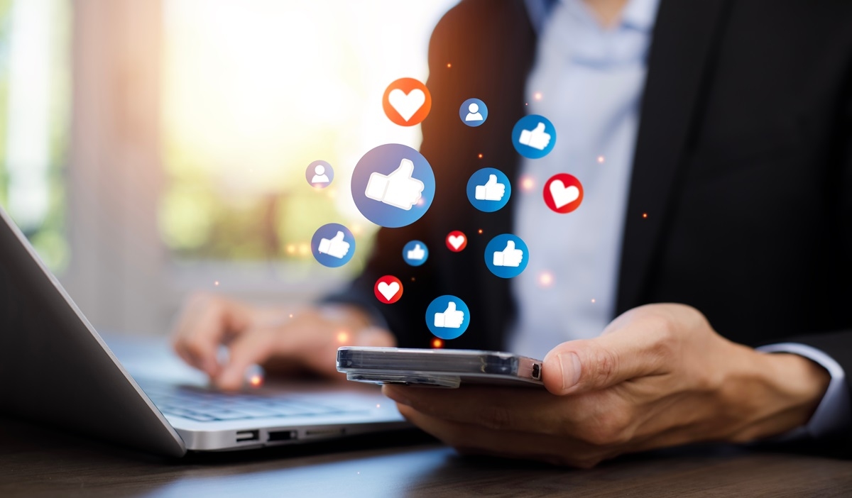 selection-formation-community-manager-210