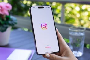 Instagram : un logo de marque sur vos Reels impacte-t-il leur visibilité ?