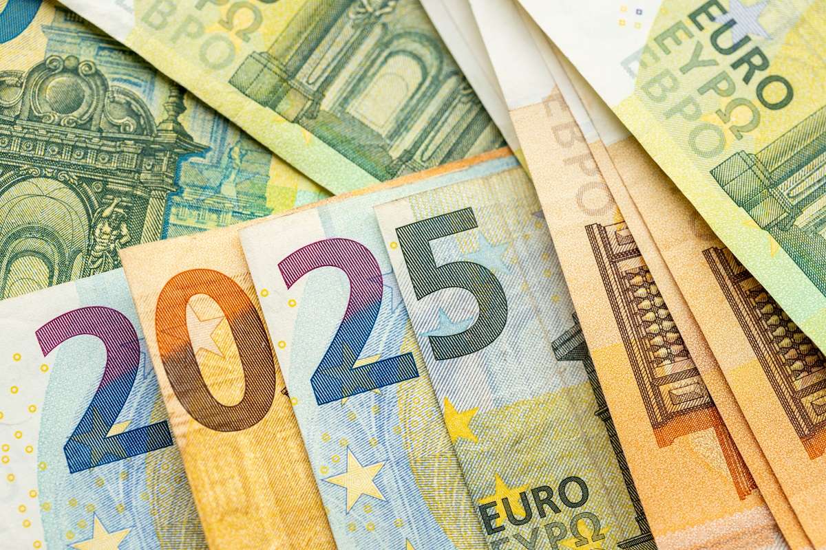 salaires-digital-2025-tech-marketing-design