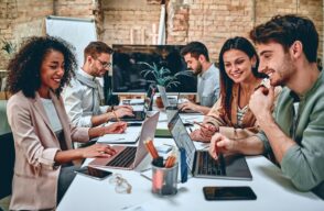 Métiers du web : état des lieux du marché de l’emploi, perspectives et salaires en 2025