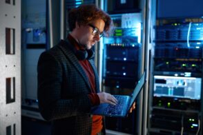 5 formations pour maîtriser les systèmes et réseaux informatiques