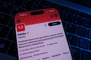 Comment Adobe orchestre sa présence mondiale sur les réseaux sociaux