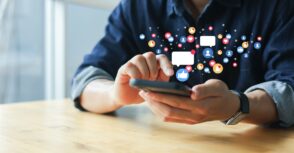 Devenir community manager en 2026 : « La technique ne fait pas tout, la stratégie reste la base »