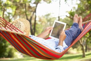 10 livres blancs à lire cet été : IA, e-commerce, social media, vidéo, cybersécurité…