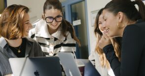 Marketing digital et IA : 3 métiers d’avenir et les compétences pour y accéder en 2026