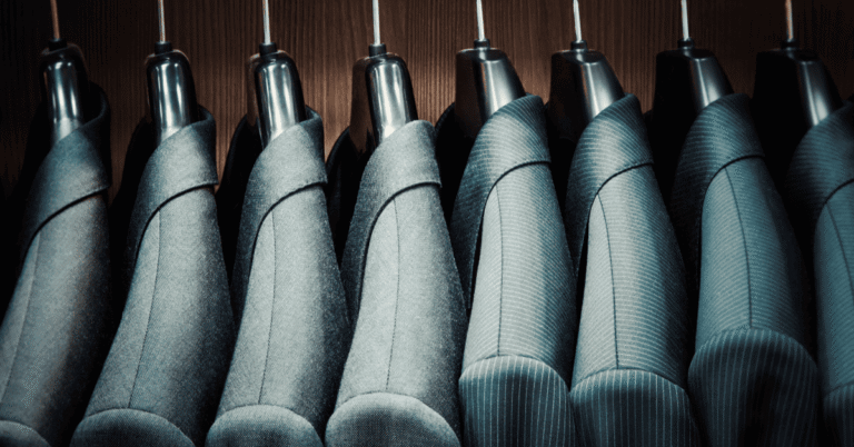 Peut-on m’imposer une tenue vestimentaire au travail ?
