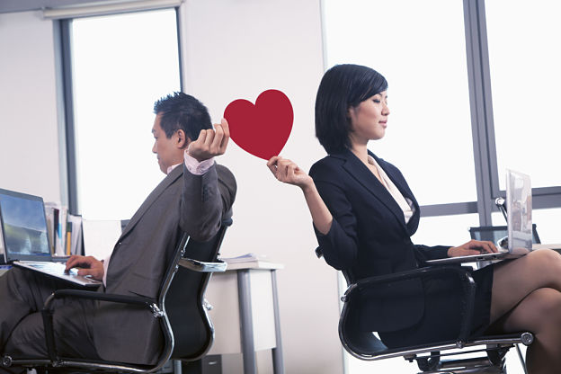 Comment gérer une relation amoureuse au travail ?