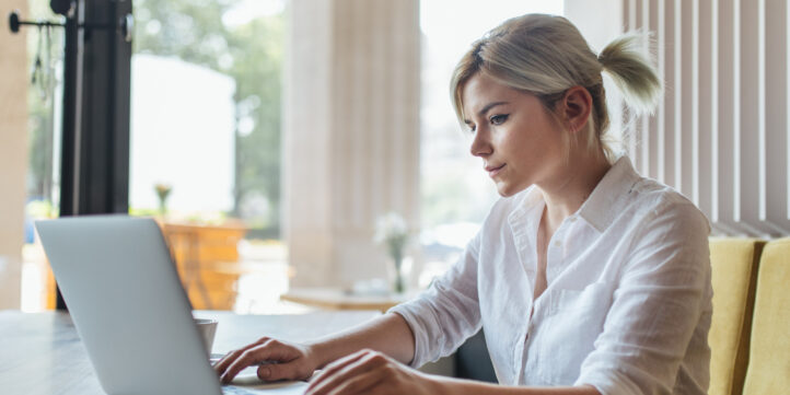 在離開度假前寫一封缺席的電子郵件