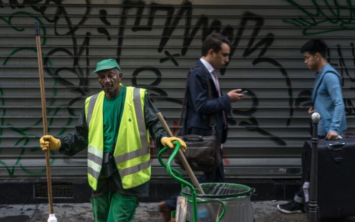 In(di)visibles, cette expo photo qui rend hommage au travail des éboueurs parisiens
