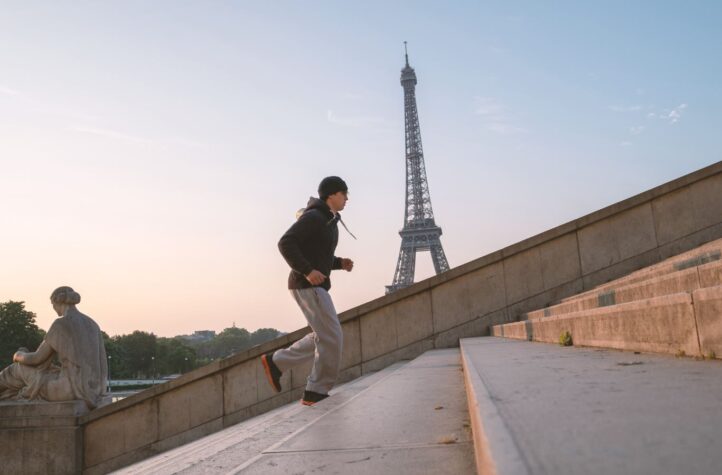 "Je monte à Paris ou je monte sur Paris ?" Tout dépend de ce que vous y faites...
