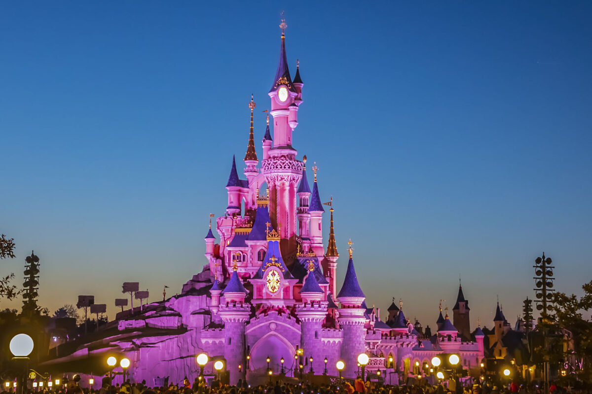 Disneyland Paris : un nouveau type de CDI expérimenté avec succès