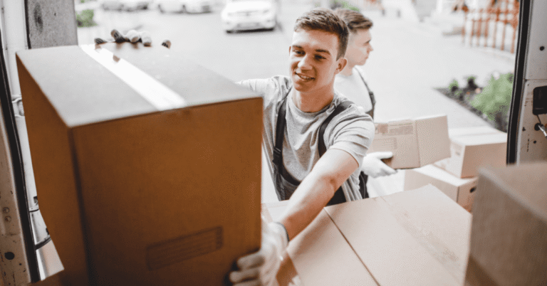 Comment trouver du travail sans diplôme ? 30 métiers accessibles pour changer de vie pro