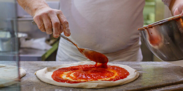 Un an de pizzas gratuites si vous aidez ce restaurateur à trouver un pizzaïolo