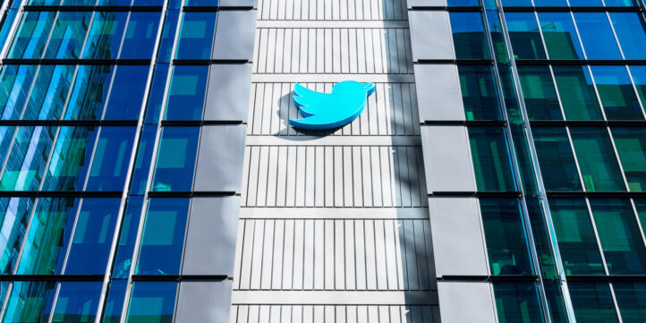 Nouvelle vague de départs chez Twitter après un ultimatum d'Elon Musk