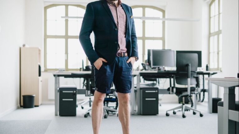 Puis-je venir en short au travail quand il fait chaud ?