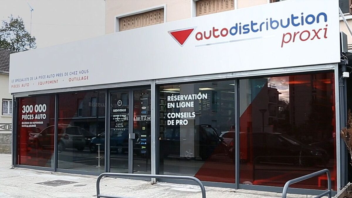 Pour Lucas, vendeur-conseil dans la distribution : « Chez Autodistribution, il y a un vrai sens du collectif ! »