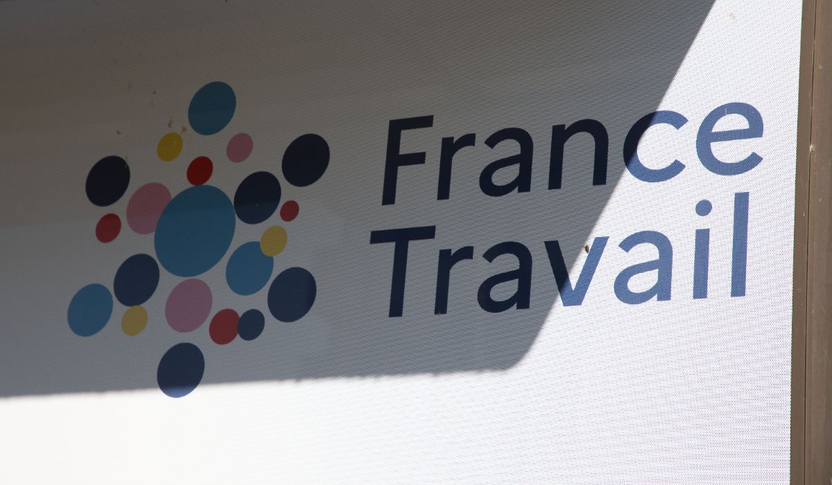 Peut-on s'inscrire à France Travail tout en étant en intérim ?