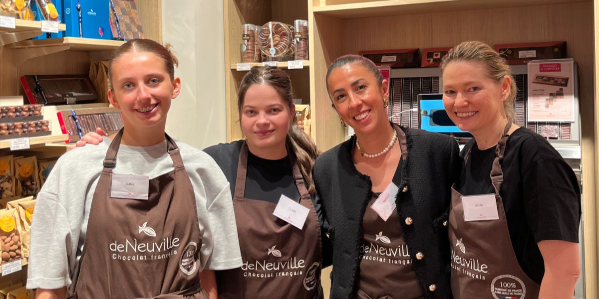Makbule, responsable de magasin : « De Neuville est une enseigne qui laisse place à l’expression artistique de chacun ! »