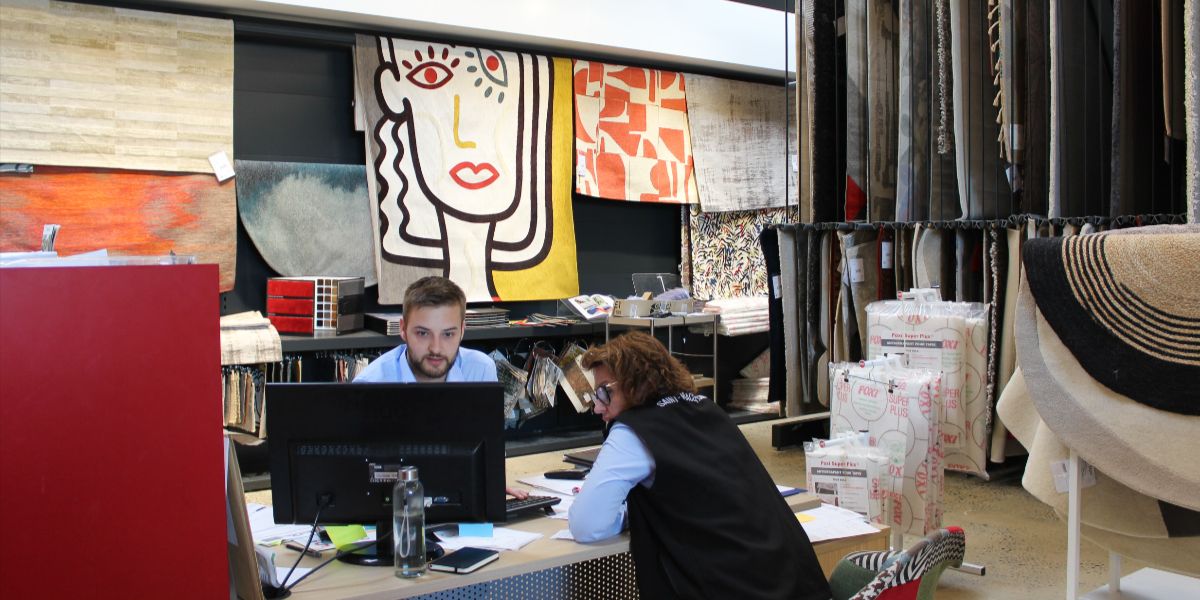 Une journée en immersion chez Saint Maclou : « J’ai des notions de colorimétrie, ça aide pour conseiller les clients ! »