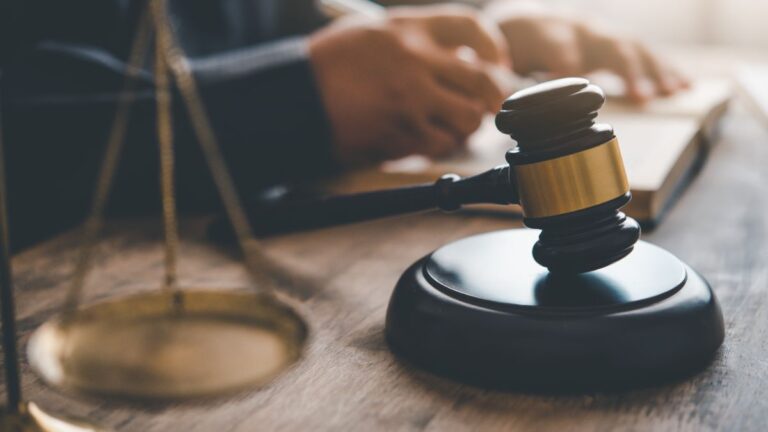 La Cour de cassation a tranché : un salarié doit pouvoir accéder à ses mails pro... même après son licenciement