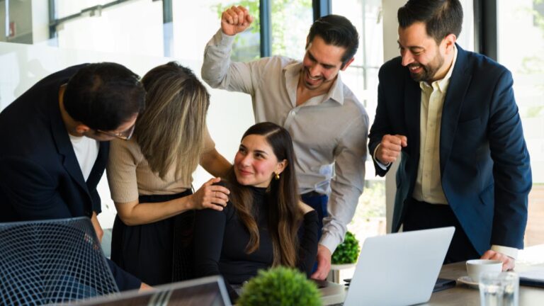 Reconnaissance au travail, pourquoi c’est essentiel ? Exemples et astuces