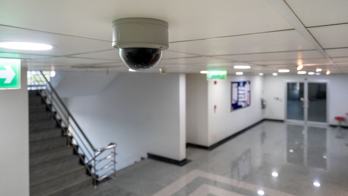 Caméras de surveillance au travail, que dit la loi ?