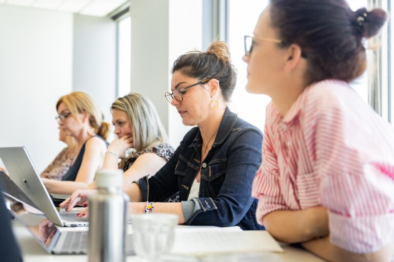 Manager autrement avec emlyon : une formation immersive pour renforcer votre posture