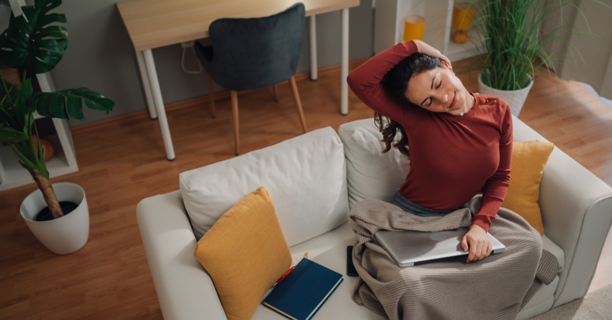 Troubles musculo-squelettiques : 10 conseils et étirements pour les prévenir et les soulager en télétravail
