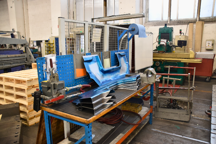 pièces cabine camion dans une usine