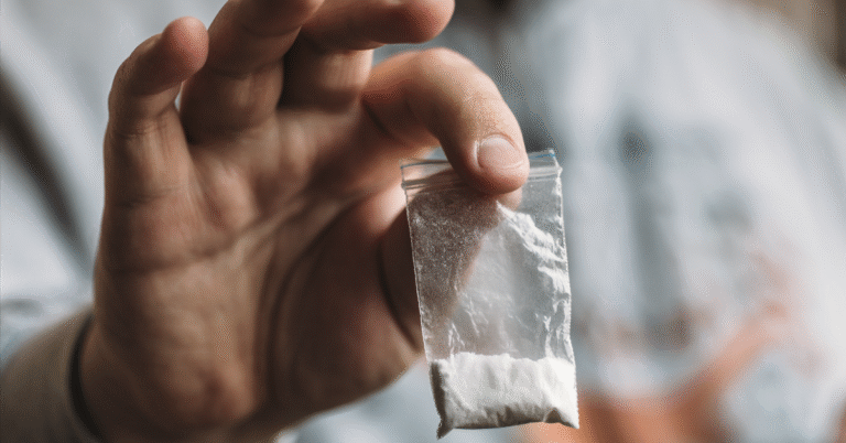 Drogues et alcool au travail : leur consommation a explosé de 107% en huit ans, selon une étude