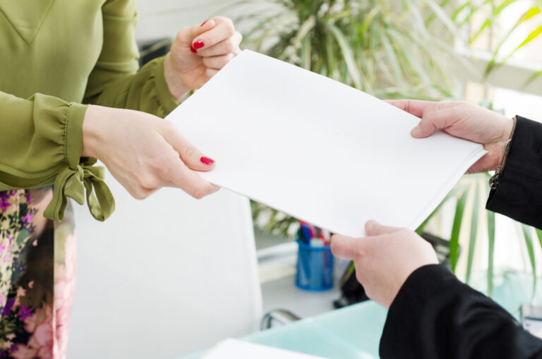 Comment rédiger une lettre de remerciement pour un rapport de stage ? Conseils et modèle