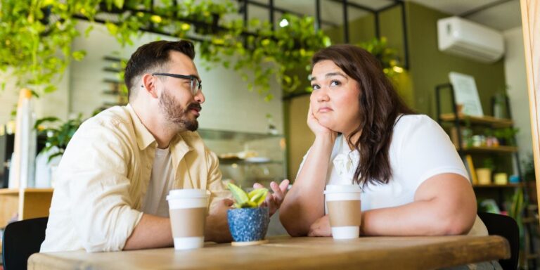 7 phrases qui agacent dès votre retour de vacances (et comment les esquiver)