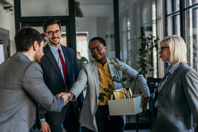 Dernier jour de travail : comment bien dire au revoir à sa boite ?