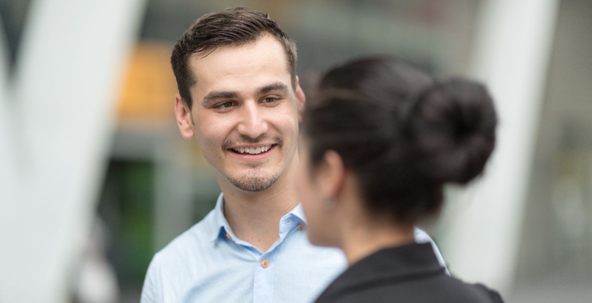Pourquoi on tombe si souvent amoureux au travail ?