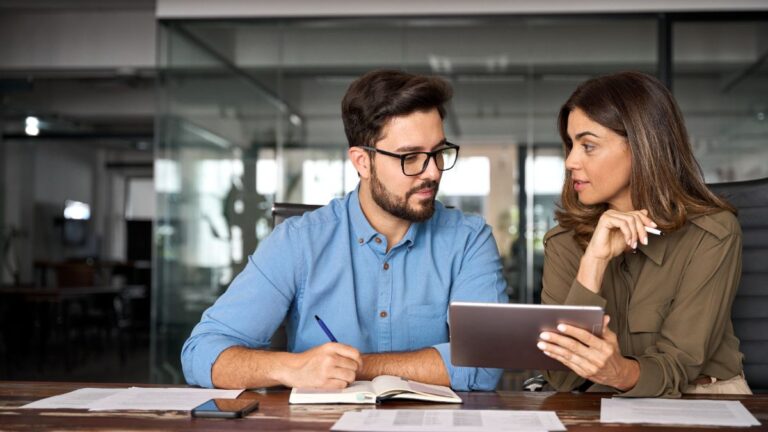 Jeunes diplômés : que faire si on vous propose de participer à du reverse mentoring ?