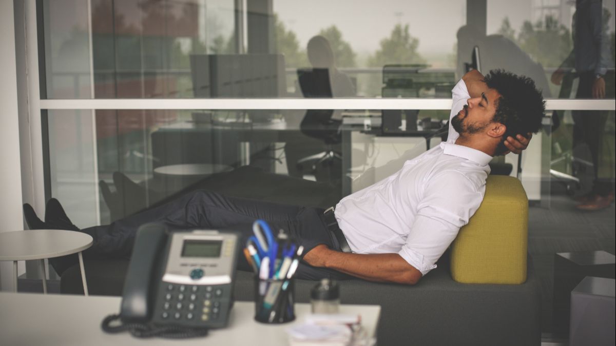 Micro-sieste au travail : pourquoi est-ce une bonne idée ?