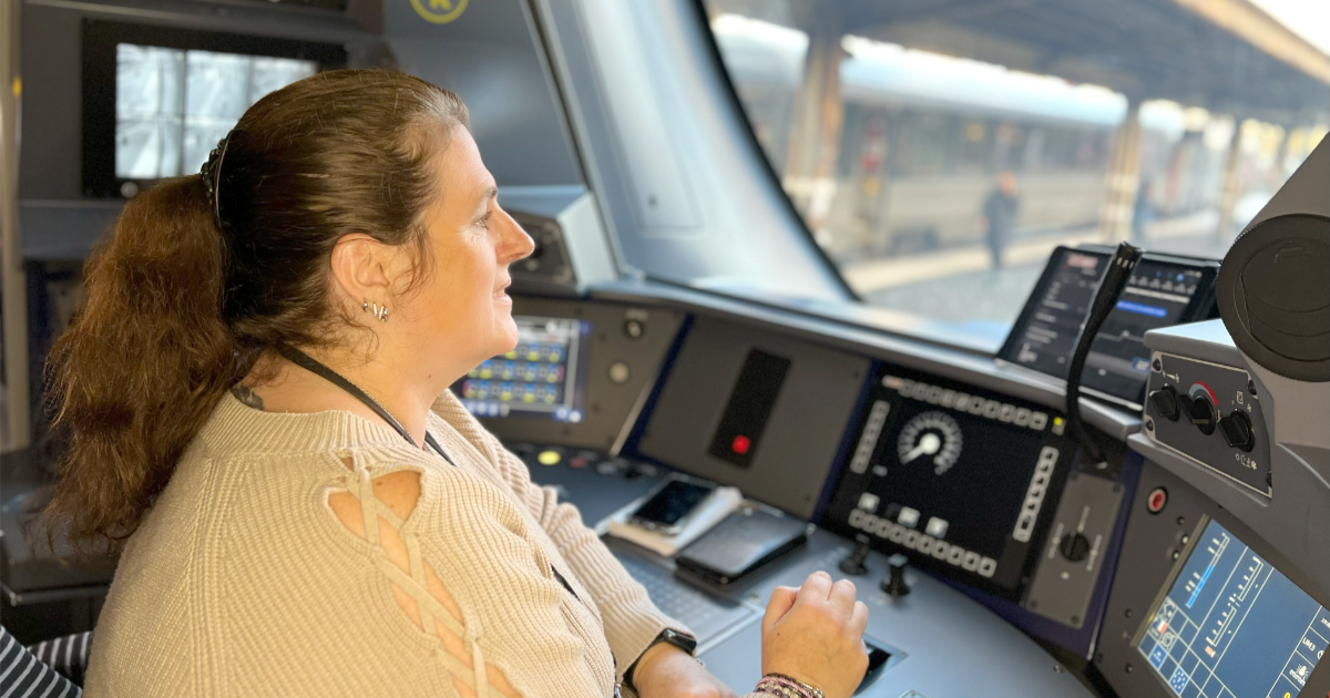 Le quotidien de Laurine, conductrice de trains ? « Acheminer des passagers d’un point A à un point B en toute sécurité ! »