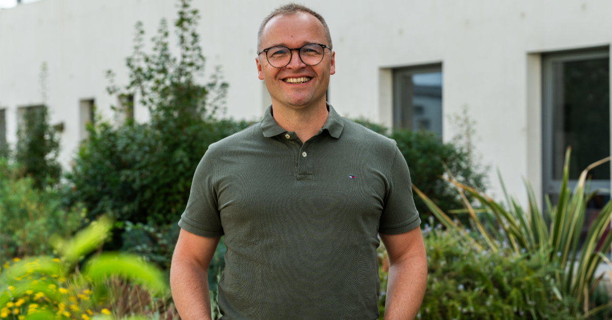 Clément, conseiller immobilier et agriculteur : « Aujourd’hui, mon téléphone, c’est mon bureau ! »