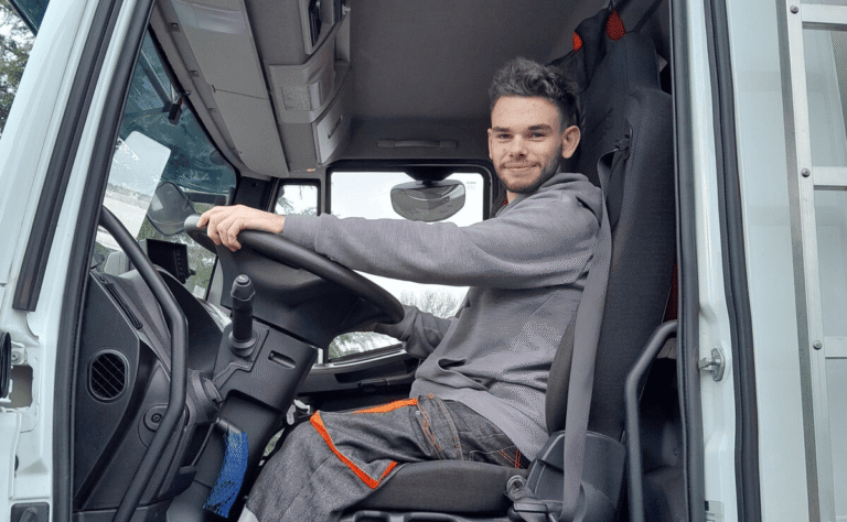Passion, polyvalence et opportunités : l’itinéraire de Lucas, un jeune mécanicien