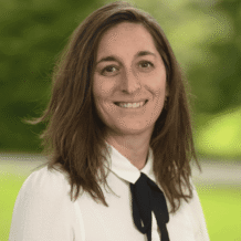 Julia Lamassourre , Ancienne éducatrice spécialisée devenue sophrologue