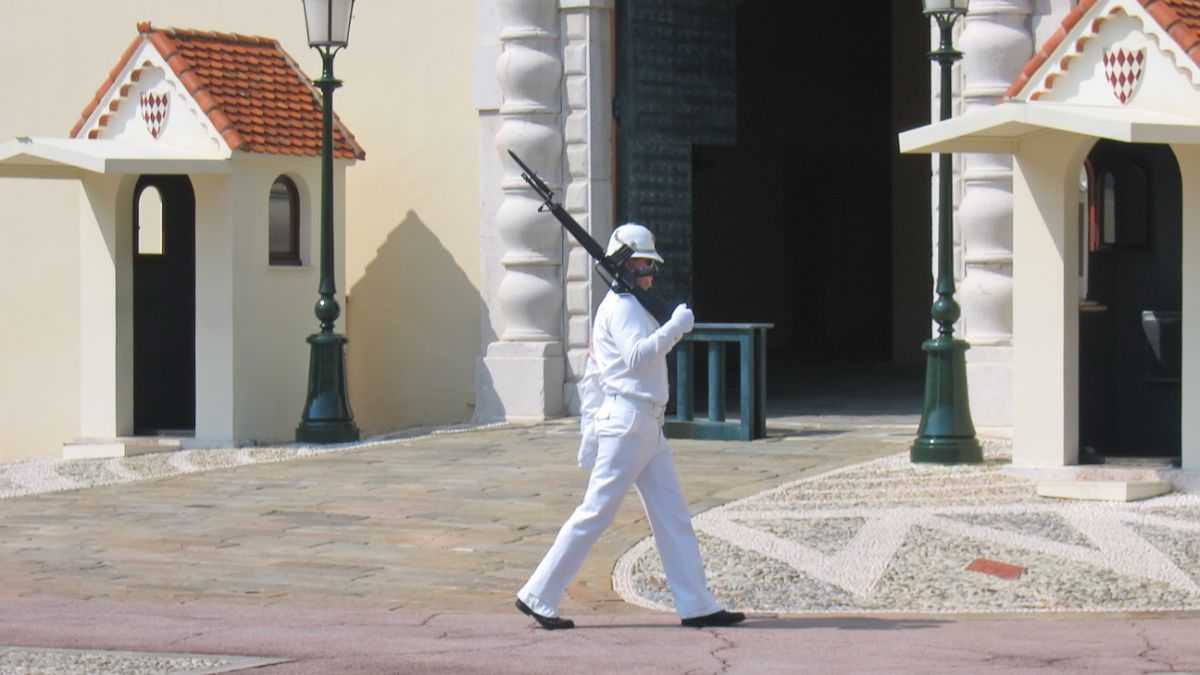 Job de rêve à Monaco : et si vous deveniez carabinier du Prince ?