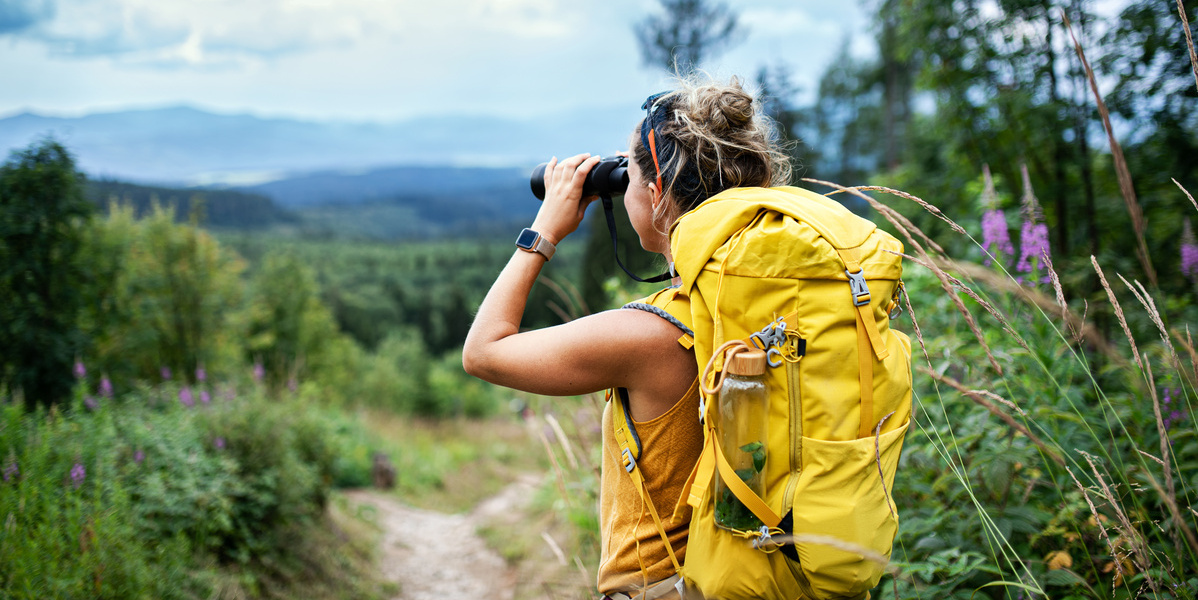Puis-je partir à l'étranger en étant inscrit à France Travail ?